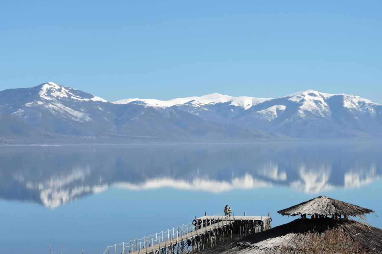 Lakeview Hotel And Resort Otesevo Exterior foto